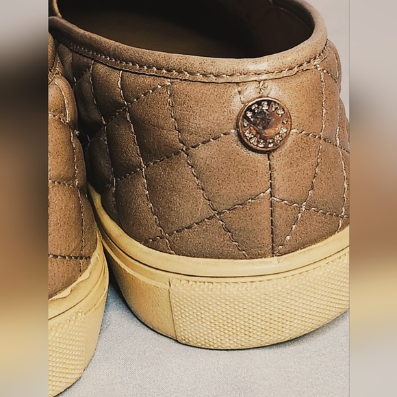 Steve Madden Ecentrq Quilted Slip On Loafers Casual Shoes Gray Beige size 7 - Picture 6 of 7